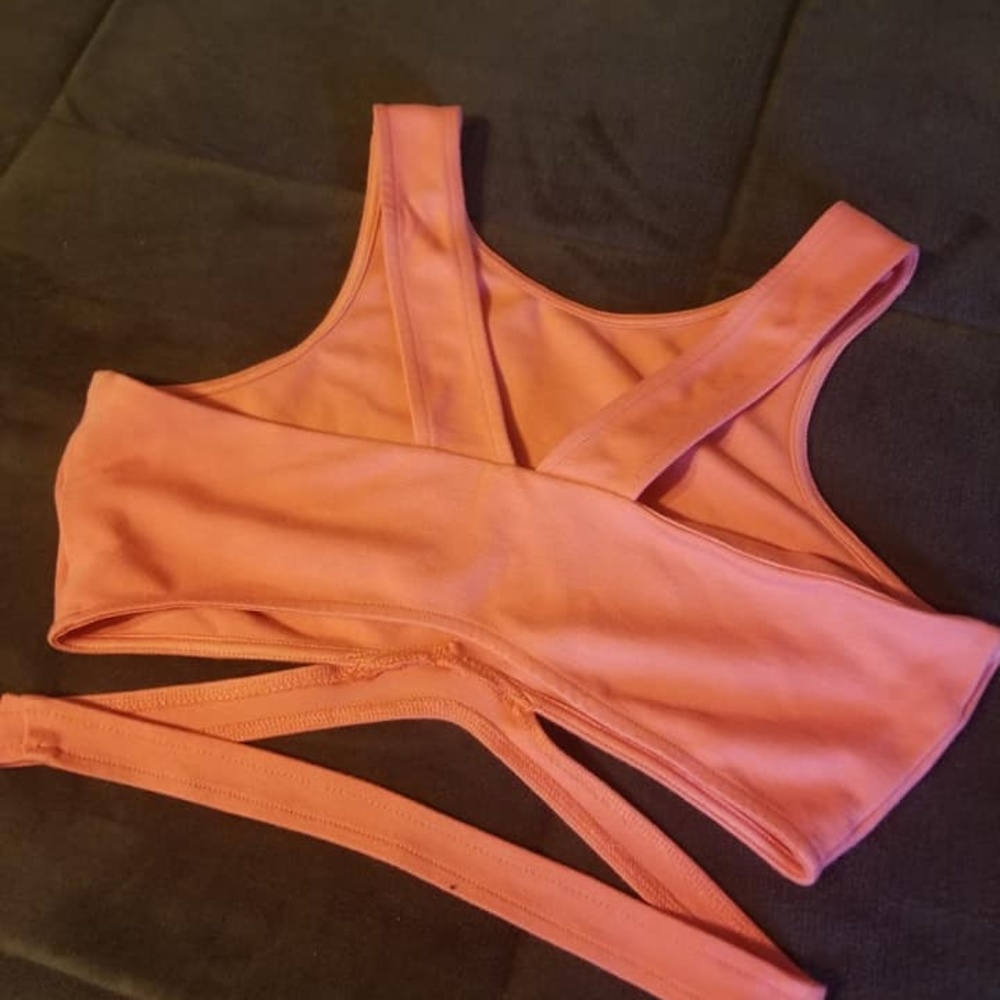 Tobi Undercut Coral Crop Top - Picture 4 of 5